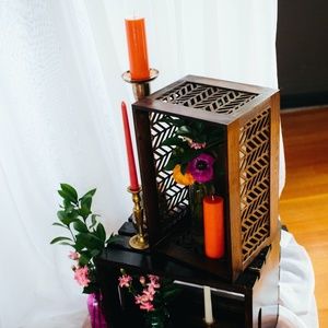 Stacking wooden boxes